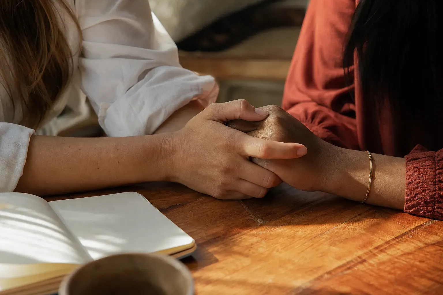 Couples de femmes et femmes seules : ce que permet le cadre espagnol